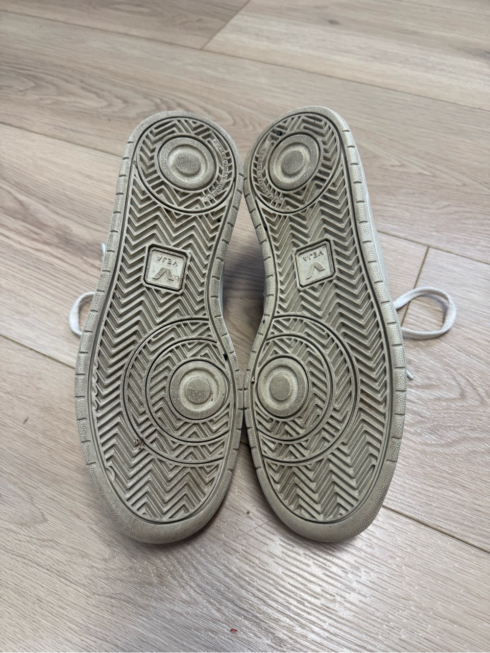 Veja V-10 sneakers in the White Nautico Pekin colorway Woman’s Size 8 - Picture 6 of 8